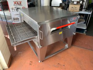 XLT 3240 PIZZA CONVEYOR OVEN